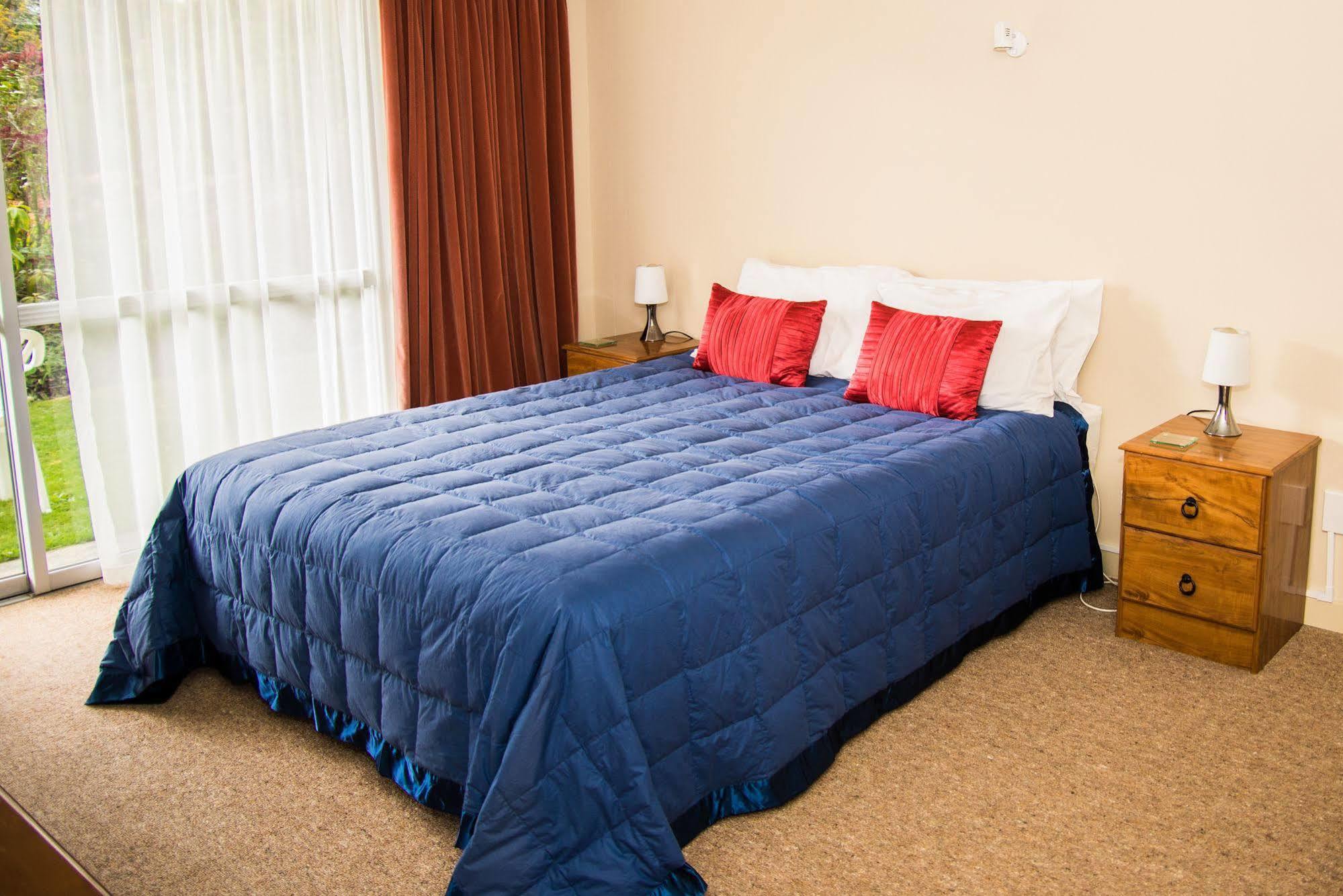 Alpenhorn Motel Те-Анау Экстерьер фото
